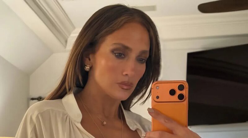 Jennifer Lopez Dazzles in Jumpsuit, Flaunts Cleavage Braless