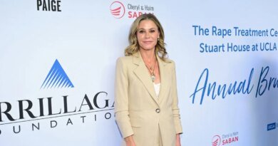 Julie Bowen of Modern Family Discusses the Current State of Cast Friendships