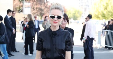 Naomi Watts' Stylish Black Loafers Available on Amazon