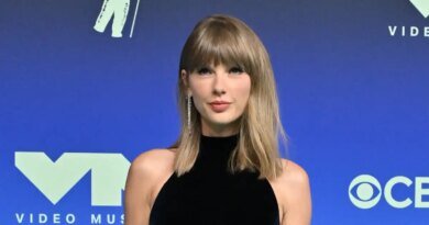 Taylor Swift Debuts Shoulder-Length Blonde Hair: Check Out the Photo!