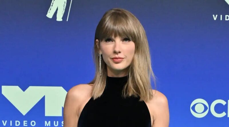 Taylor Swift Debuts Shoulder-Length Blonde Hair: Check Out the Photo!